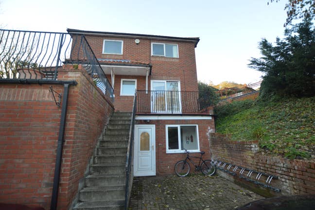 *** Four rooms and One Studio Flat available *** Main Photo