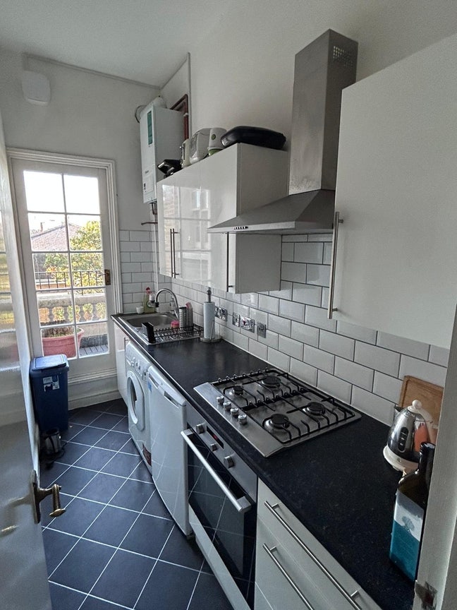 High Street Kensington - single Bedroom Main Photo