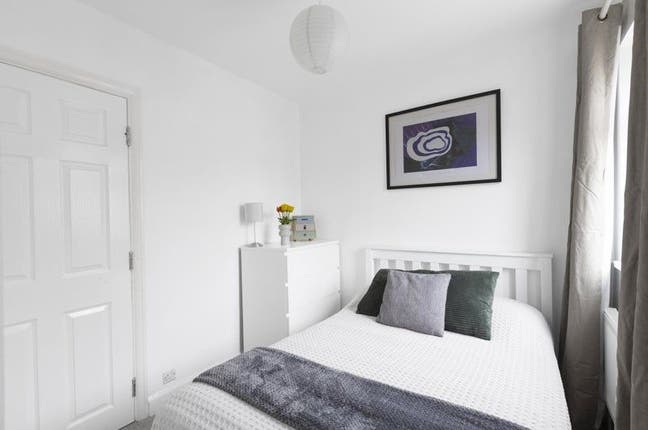 Modern, Clean, Safe, and Secure. Single Room Main Photo