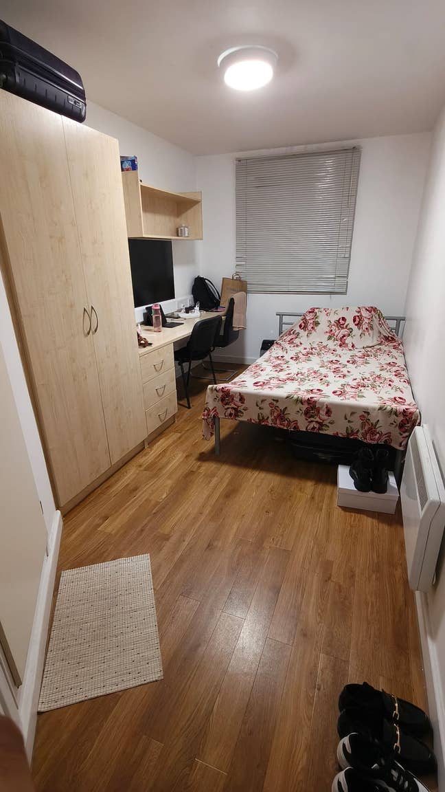 Spacious double bedroom available near city centre Main Photo