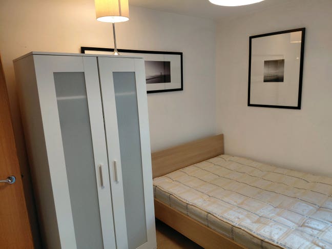 Room available right opposite canada water station Main Photo