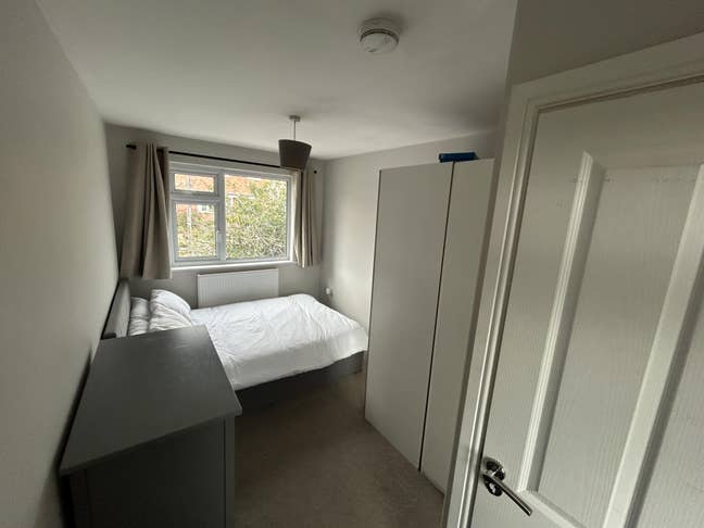 Spacious Double Rm £680pcm Monkton Park Bills Inc Main Photo