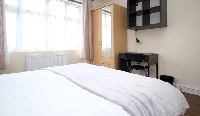 Ensuite + double rooms available NOW ✨ Main Photo