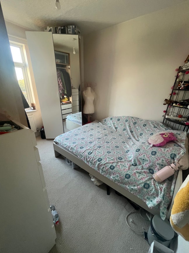 SUBLET in creative household  Main Photo