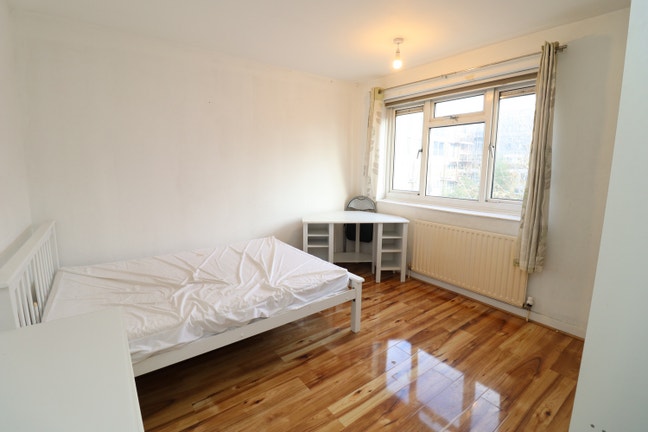 Beautiful Rooms in Mile End--Easy Commute!! Main Photo
