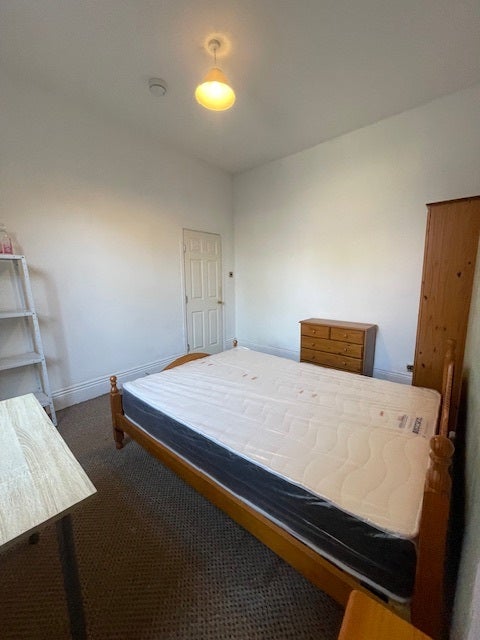 All Inclusive Room in House Share in Netheredge S7 Main Photo