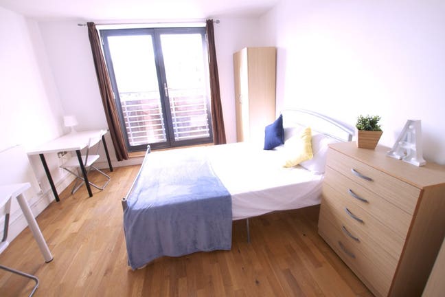 Ready!☀️Spacious Ensuit☀️Limehouse! Female Flat  Main Photo