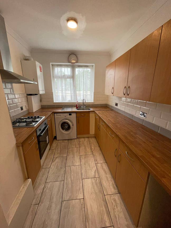 Semi-Double Bedroom Located in SE3 Main Photo