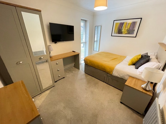 Professional House Share  Main Photo