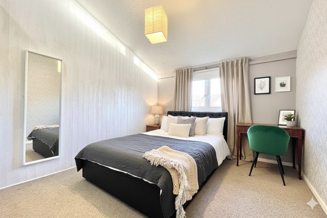 2 Comfy Rooms - 5min to Station - Gated Flathold Main Photo