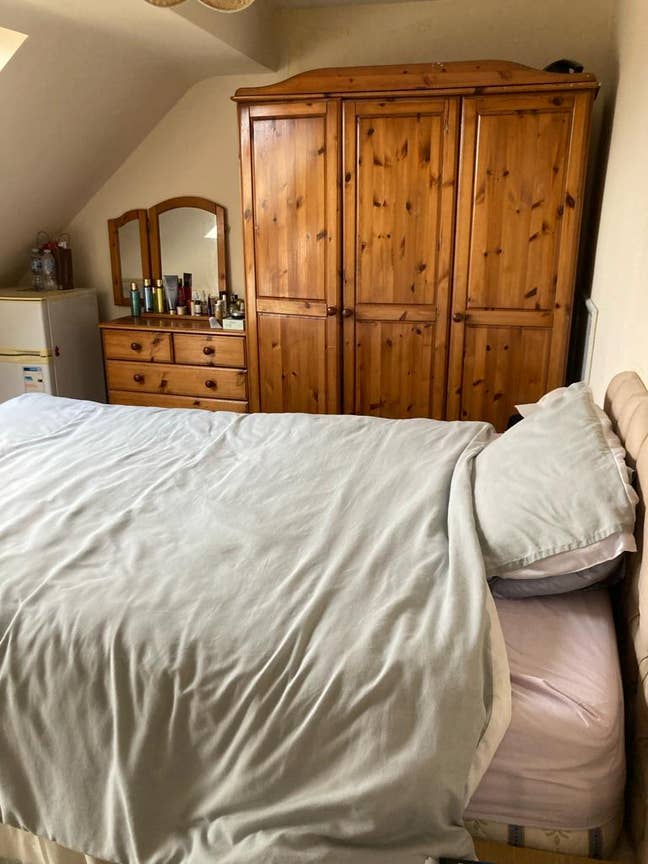 🌸 Large Furnished Room in a Female House HA1🌸 Main Photo