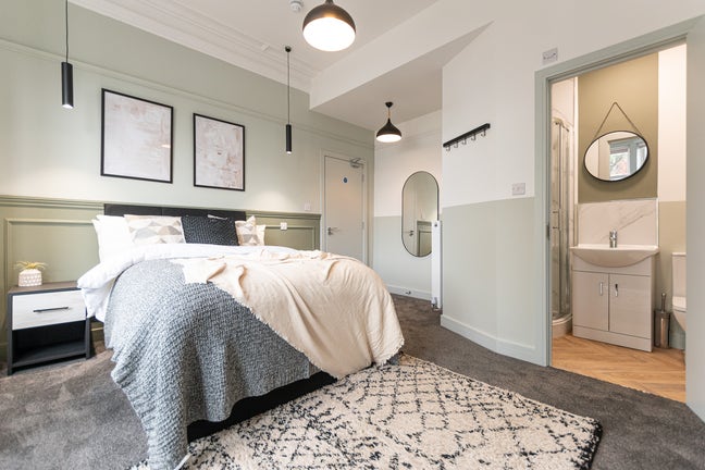 🏡 Stylish Room in Radcliffe – Bills Included 🛏️✨ Main Photo