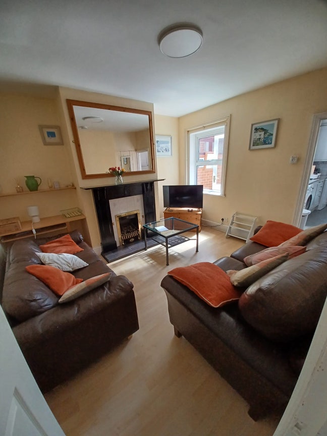 1 rm  £625 inc VIEWING  29th Dec prof share Main Photo