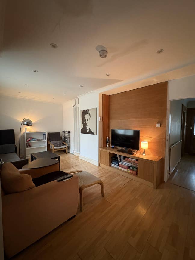 Cosy double room in E15 Main Photo