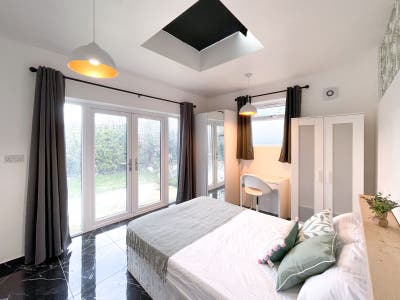 🏡 Double Room Available in Highgate Main Photo