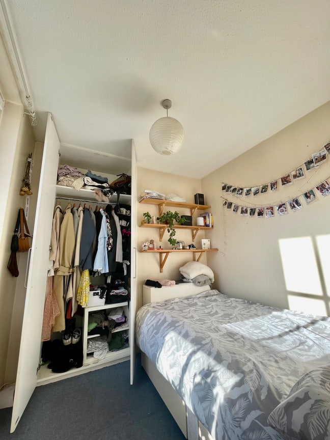 Pretty Single Room w/ Double Bed & Good Storage  Main Photo