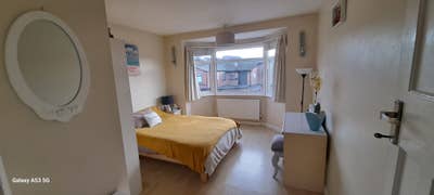 Big, bright, warm and comfortable double bedrooms Main Photo