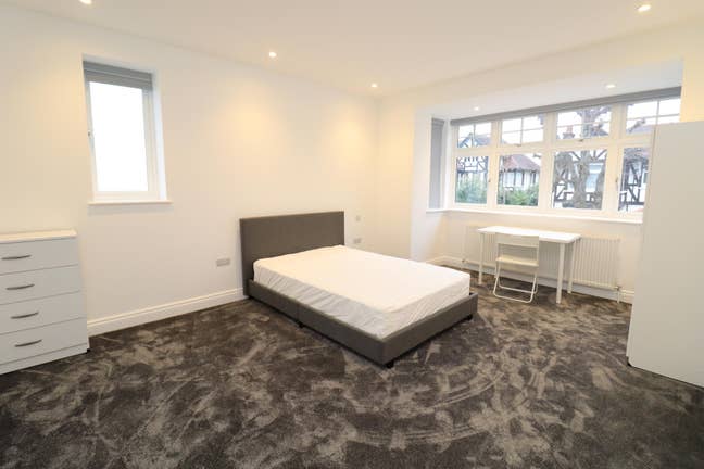 Modern Rooms Available Now Next to the Station Main Photo