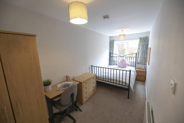 Large ground-floor furnished room Main Photo