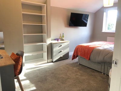 Large EN-SUITE Room in Professional House Share  Main Photo