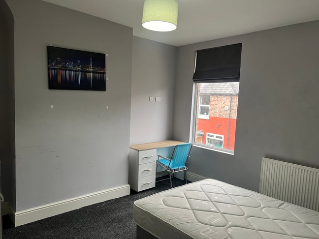 Large Spacious Rooms, Hampstead Road, L6 Main Photo