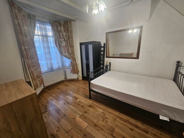 Beautiful rooms in a large house Main Photo