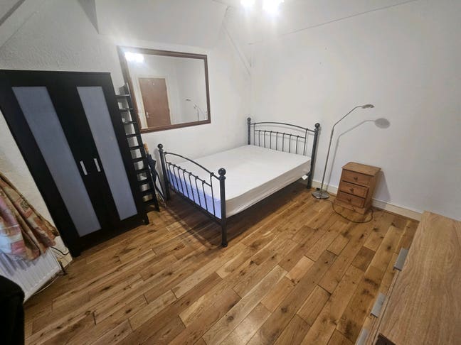 Beautiful rooms in a large house Main Photo