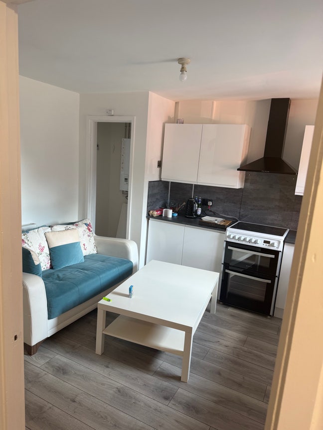 Fully furnished single room. All the bills includi Main Photo