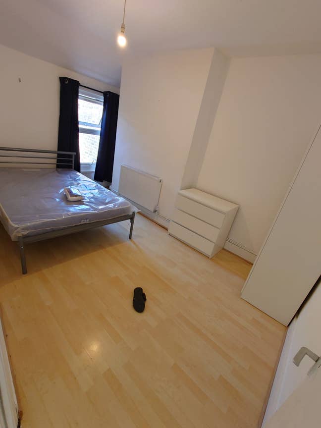 🎶Double room in spacious flat - Stratford 🎶  Main Photo