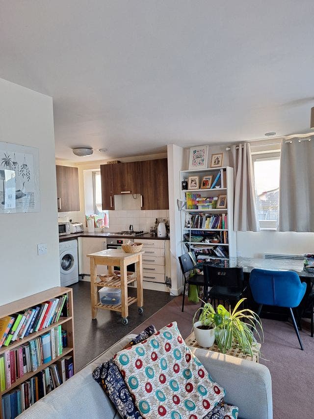 Lovely double room (with double bed) in modern, sp Main Photo