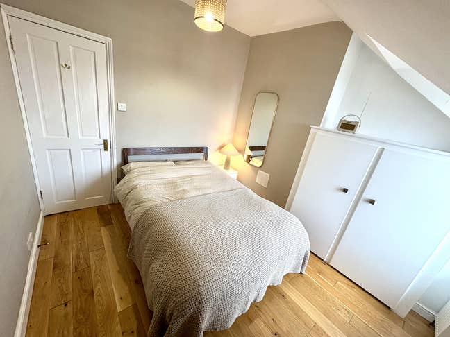 Double Room in beachside flat Main Photo