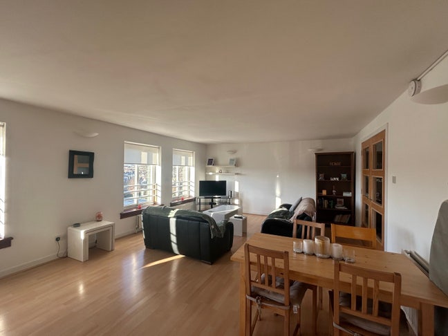 Room in 2-bed flat in Jordanhill  Main Photo