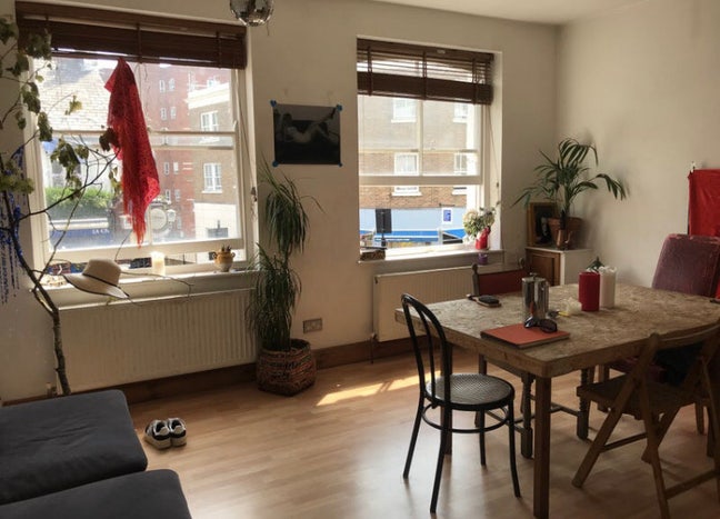 Beautiful room in broadway market Main Photo