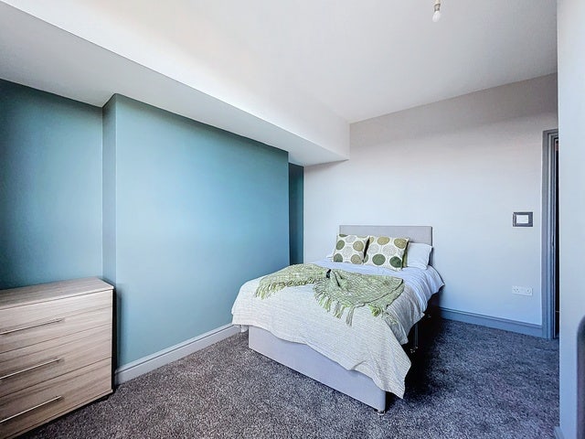 Spacious & Comfortable Rooms –Wombwell Main Photo