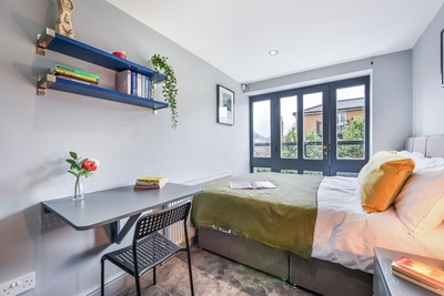 🌙 Peaceful Double Room at 6 Capstan Rd, SE8🌙  Main Photo