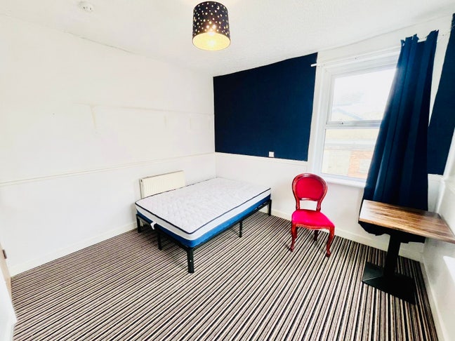 Double Room Ensuite - near Sainsburys Main Photo