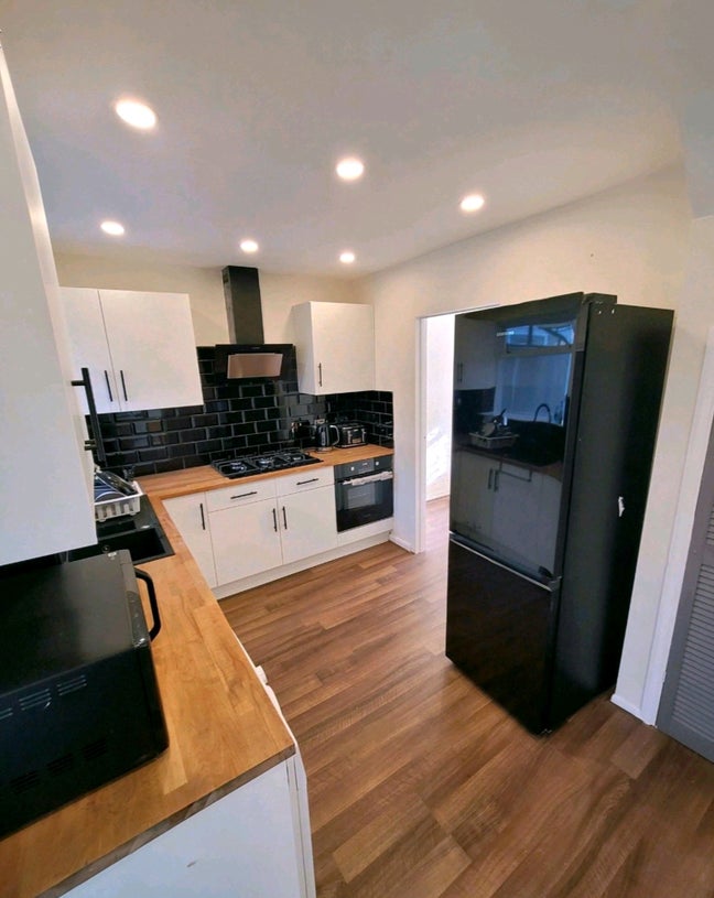 Large Double Room, Furnished, Bill's/Net Inc. Main Photo