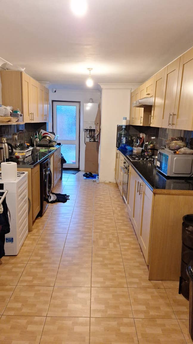 🏡 Spacious Fully Furnished Rooms – in IG11  Main Photo