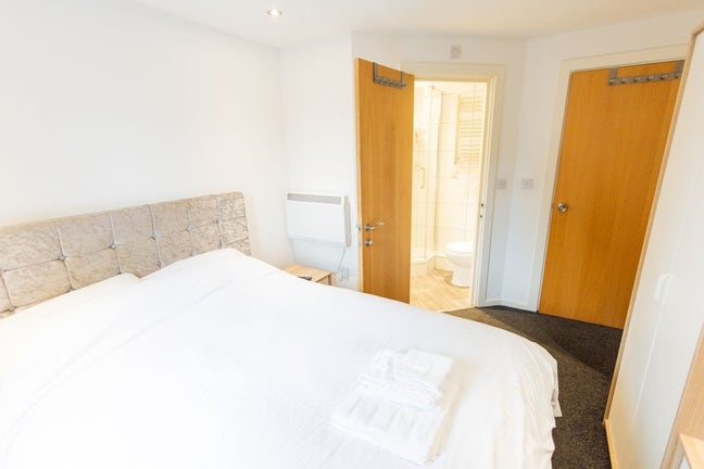 Single, Double & Ensuite Rooms Available M5 3DR Main Photo