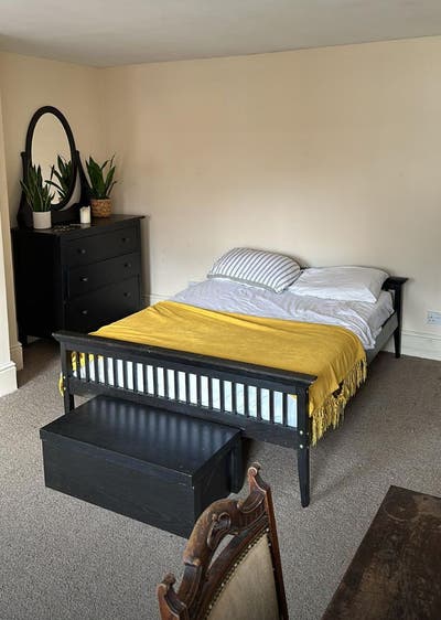 Large Double Room in central Greenwich Main Photo