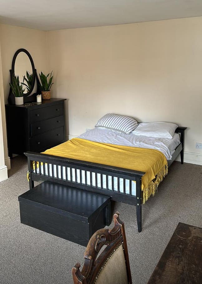 Large Double Room in central Greenwich Main Photo