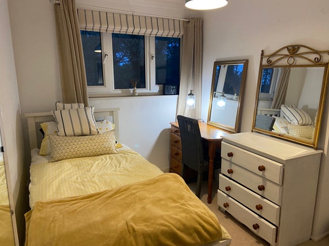 Modern warm mid terrace  Main Photo