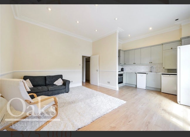 2 bedroom flat in Herne Hill Main Photo