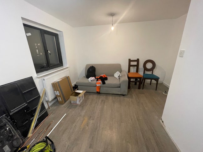 Room available for Professional, or student  Main Photo