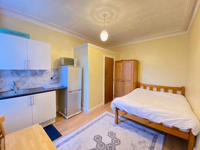 **Studio**Broughton Road**West Ealing**inc Bills  Main Photo