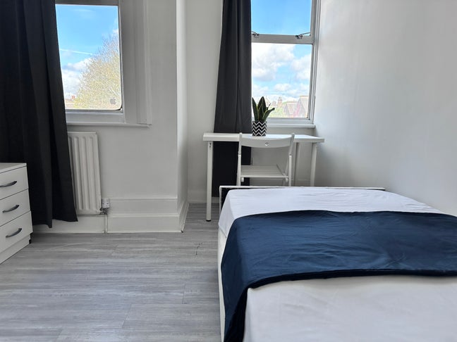 Spacious, Bright Single Room in *NW2* Main Photo