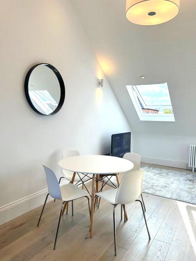 Spacious & Modern 2 Bed Flat in Earlsfield  Main Photo