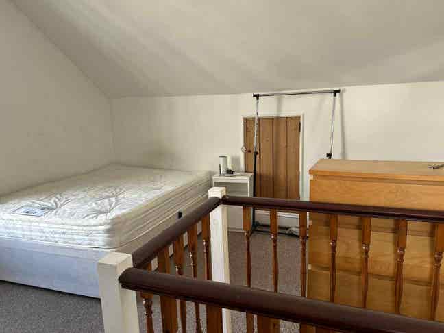 1 Double Attic Room in Big 3Rd Yr, Ma, Phd House Main Photo