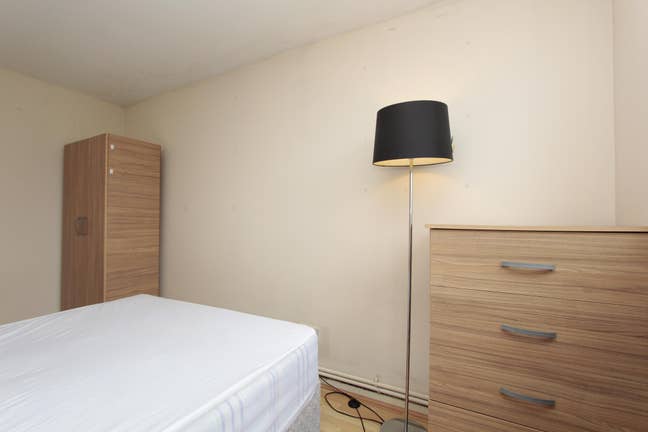 Whitechapel- Bethanal Green  Room Available Now!!! Main Photo