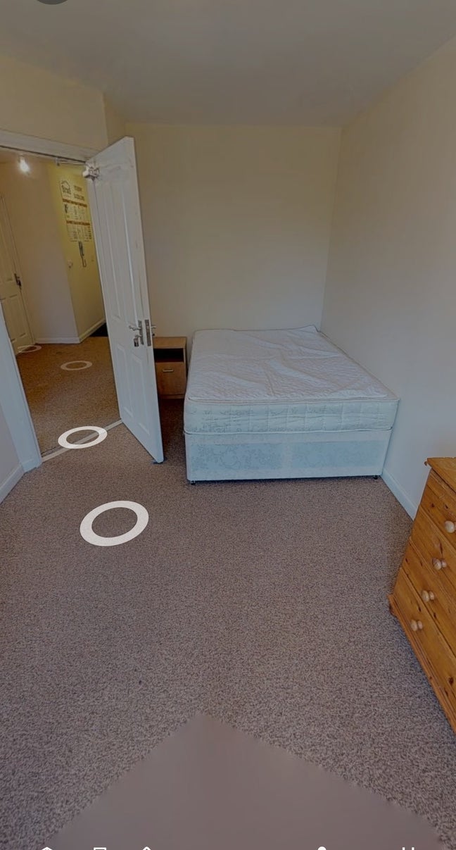 Double Room available close to De Havilland  Main Photo